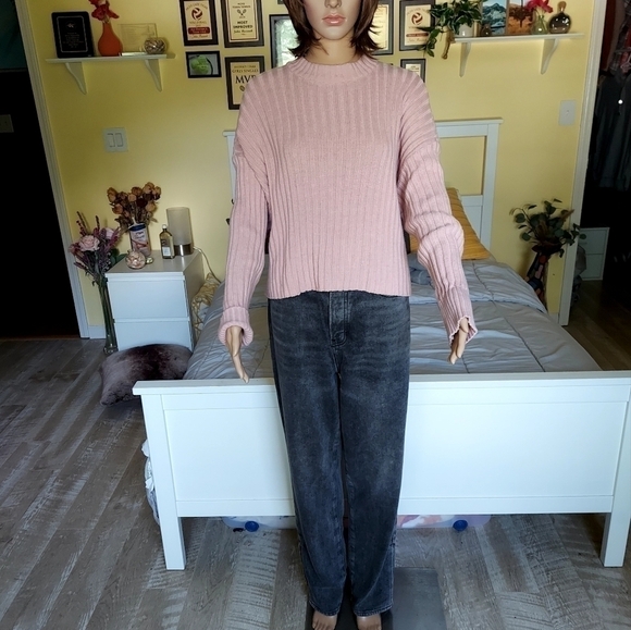 AEO Cropped Crew Neck Knit Sweater - Picture 3 of 13
